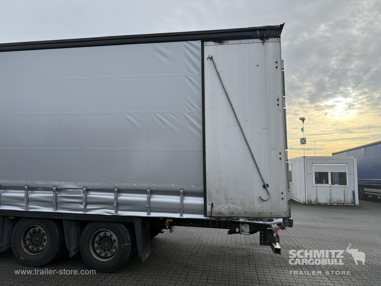 SCHMITZ Auflieger Curtainsider Mega - Semiremorcă prelată: Foto 2 SCHMITZ Auflieger Curtainsider Mega - Semiremorcă prelată: Foto 2