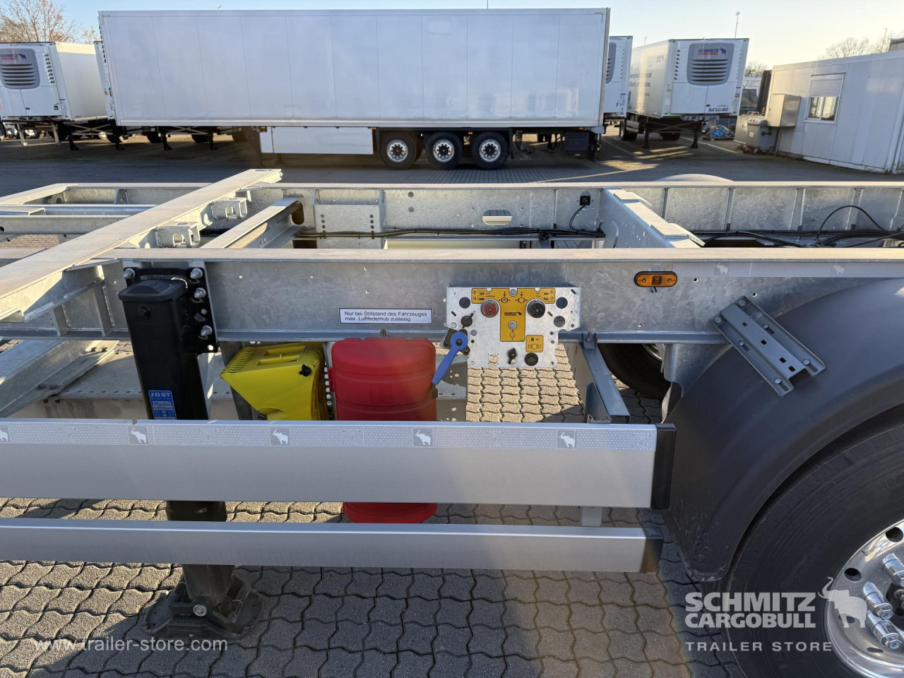 SCHMITZ Zentralachsanhänger Wechselfahrgestell Standard - Remorcă transport containere/ Swap body: Foto 2 SCHMITZ Zentralachsanhänger Wechselfahrgestell Standard - Remorcă transport containere/ Swap body: Foto 2