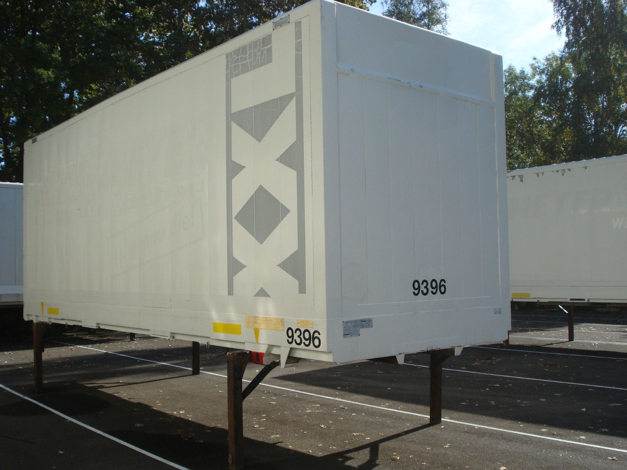 Krone WK 7,7 STG Kleider Textil Jumbo C 7,82 - Remorcă furgon: Foto 2 Krone WK 7,7 STG Kleider Textil Jumbo C 7,82 - Remorcă furgon: Foto 2