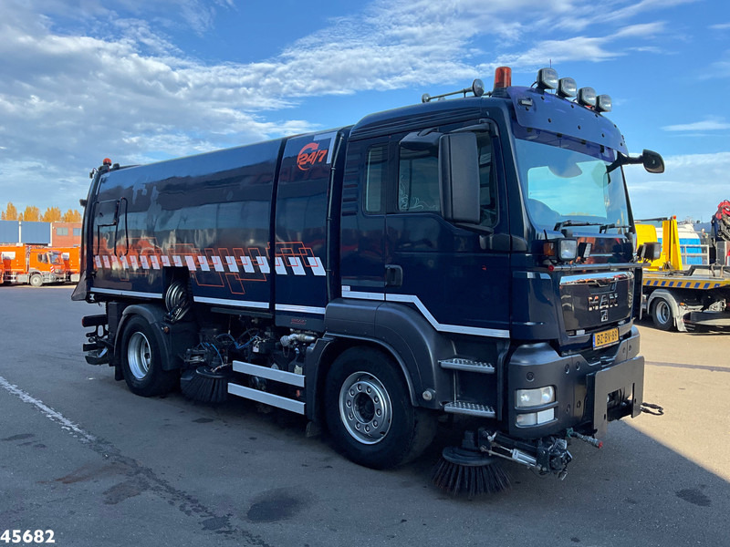 MAN TGS 18.320 Manual Gearbox Brock Wegdekreinger links en rechtsvegend! - Măturătoare stradală: Foto 3 MAN TGS 18.320 Manual Gearbox Brock Wegdekreinger links en rechtsvegend! - Măturătoare stradală: Foto 3