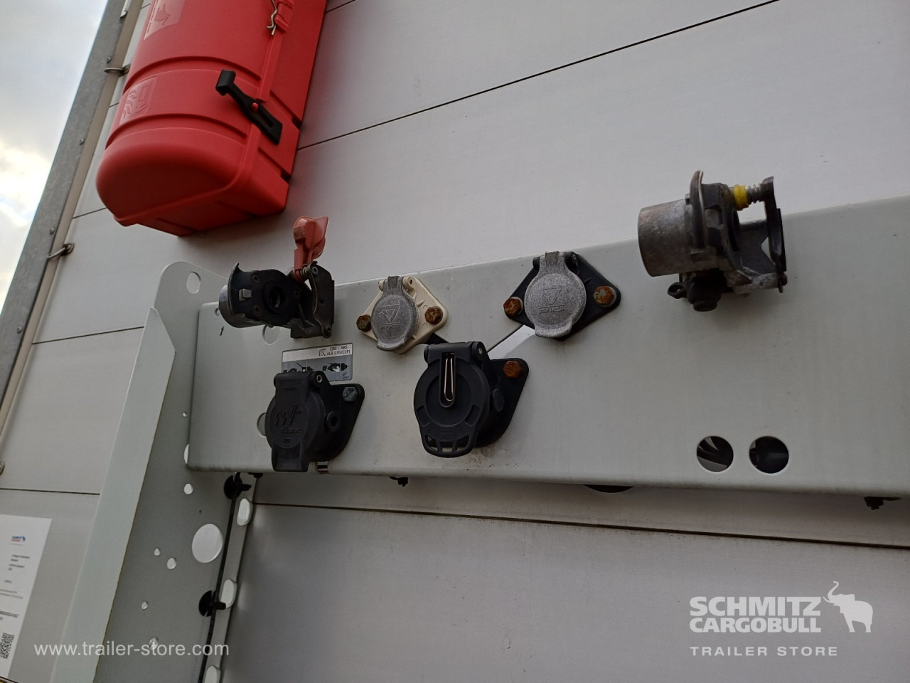 SCHMITZ Auflieger Curtainsider Standard - Semiremorcă prelată: Foto 2 SCHMITZ Auflieger Curtainsider Standard - Semiremorcă prelată: Foto 2