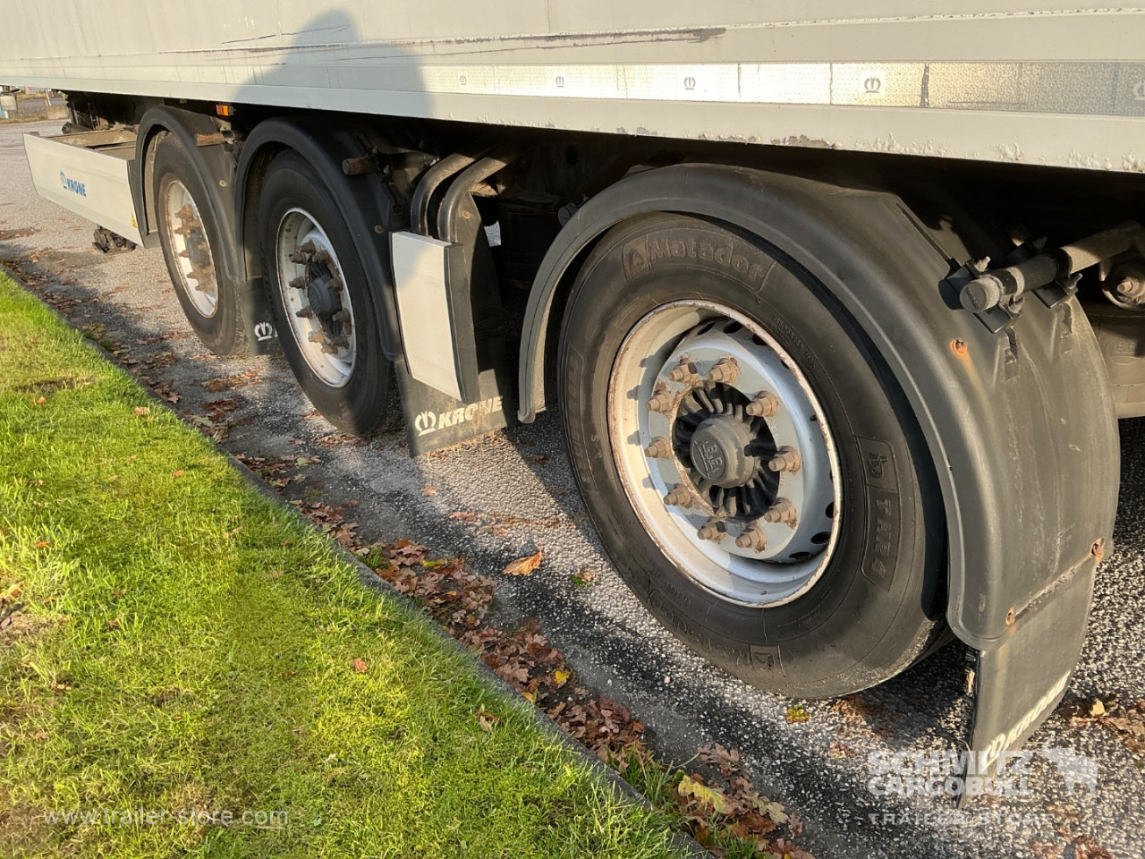 KRONE Reefer Standard Taillift - Semiremorcă izoterma: Foto 5 KRONE Reefer Standard Taillift - Semiremorcă izoterma: Foto 5