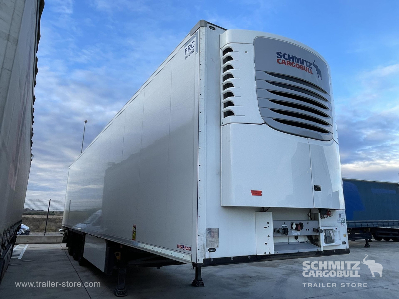 SCHMITZ Semiremolque Frigo Standard - Semiremorcă izoterma: Foto 1 SCHMITZ Semiremolque Frigo Standard - Semiremorcă izoterma: Foto 1