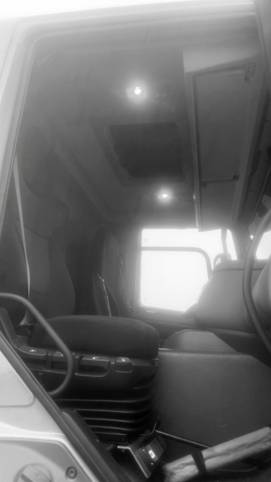 Camion platformă, Camion cu macara DAF CF 480 8x4 E6 / Fassi F315A.2.26 crane / flatbedCF 480 8x4 E6 / Fassi F315A.2.26 crane / flatbed: Foto 15 Camion platformă, Camion cu macara DAF CF 480 8x4 E6 / Fassi F315A.2.26 crane / flatbedCF 480 8x4 E6 / Fassi F315A.2.26 crane / flatbed: Foto 15