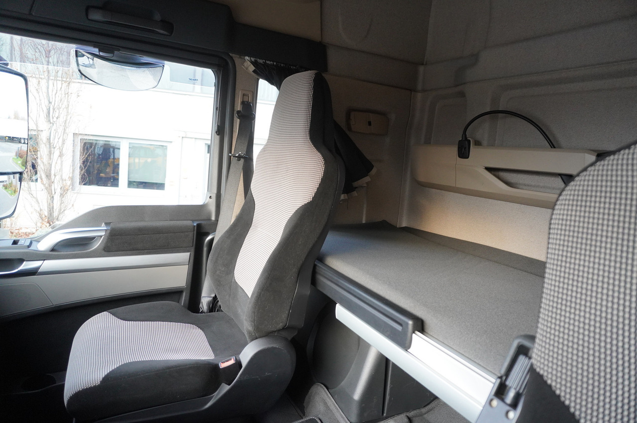 MAN TGS 35.420 8×2 / Chassis 6.4 m / 3 steered axles în leasing MAN TGS 35.420 8×2 / Chassis 6.4 m / 3 steered axles: Foto 14 MAN TGS 35.420 8×2 / Chassis 6.4 m / 3 steered axles în leasing MAN TGS 35.420 8×2 / Chassis 6.4 m / 3 steered axles: Foto 14