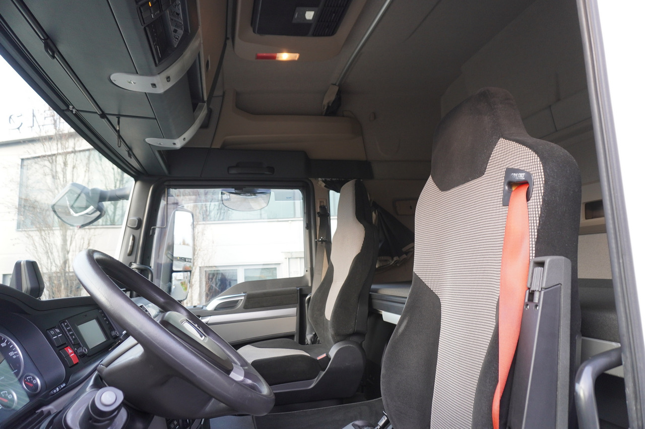 MAN TGS 35.420 8×2 / Chassis 6.4 m / 3 steered axles în leasing MAN TGS 35.420 8×2 / Chassis 6.4 m / 3 steered axles: Foto 13 MAN TGS 35.420 8×2 / Chassis 6.4 m / 3 steered axles în leasing MAN TGS 35.420 8×2 / Chassis 6.4 m / 3 steered axles: Foto 13