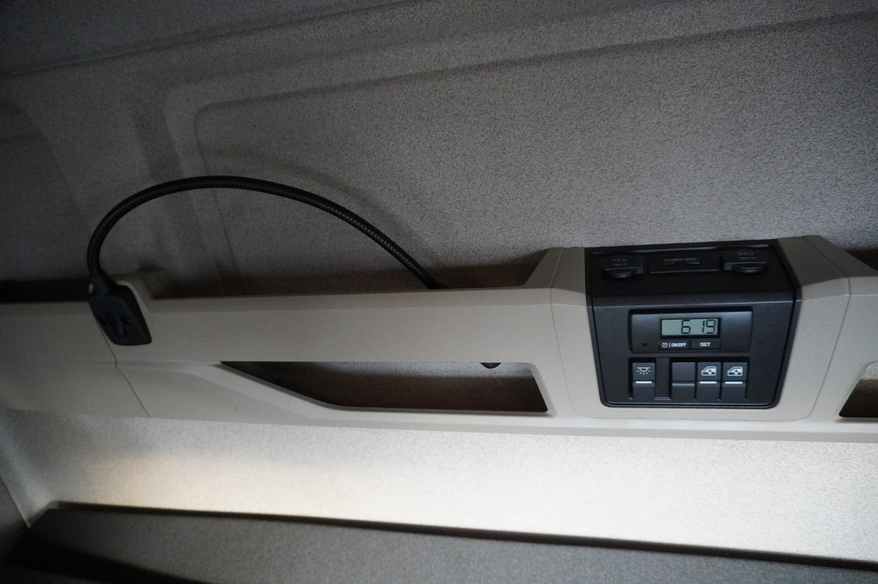 MAN TGS 35.420 8×2 / Chassis 6.4 m / 3 steered axles în leasing MAN TGS 35.420 8×2 / Chassis 6.4 m / 3 steered axles: Foto 23 MAN TGS 35.420 8×2 / Chassis 6.4 m / 3 steered axles în leasing MAN TGS 35.420 8×2 / Chassis 6.4 m / 3 steered axles: Foto 23