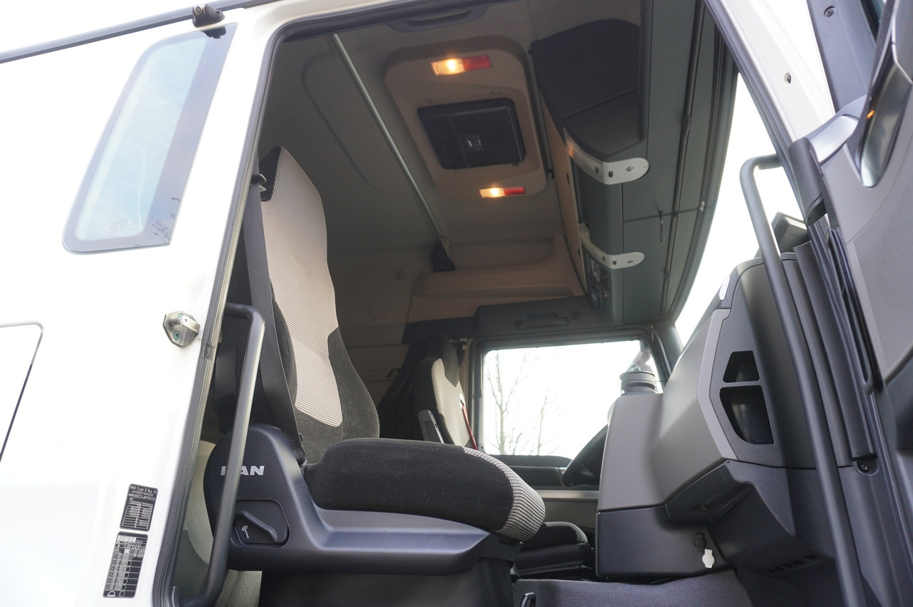 MAN TGS 35.420 8×2 / Chassis 6.4 m / 3 steered axles în leasing MAN TGS 35.420 8×2 / Chassis 6.4 m / 3 steered axles: Foto 27 MAN TGS 35.420 8×2 / Chassis 6.4 m / 3 steered axles în leasing MAN TGS 35.420 8×2 / Chassis 6.4 m / 3 steered axles: Foto 27