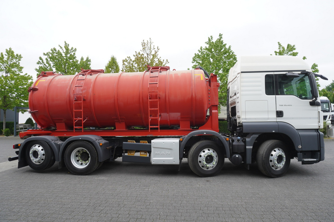 MAN TGS 35.420 8×2 / NEW septic barrel 13000 L / 3 steered axles - Camion cisternă: Foto 5 MAN TGS 35.420 8×2 / NEW septic barrel 13000 L / 3 steered axles - Camion cisternă: Foto 5