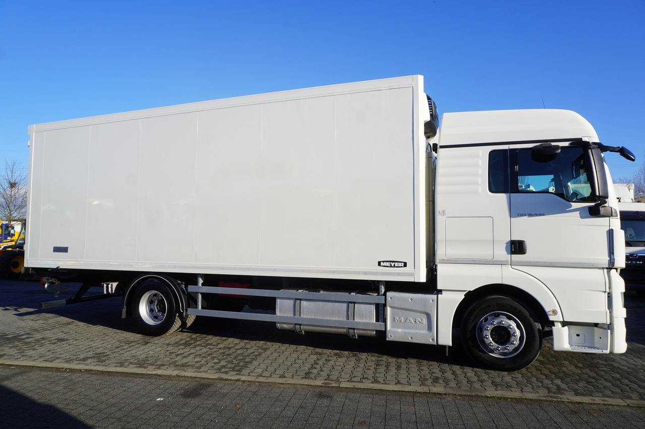 MAN TGX 18.430 E6 / Meyer 19 EPAL refrigerator / Sleeper cab - Camion frigider: Foto 2 MAN TGX 18.430 E6 / Meyer 19 EPAL refrigerator / Sleeper cab - Camion frigider: Foto 2