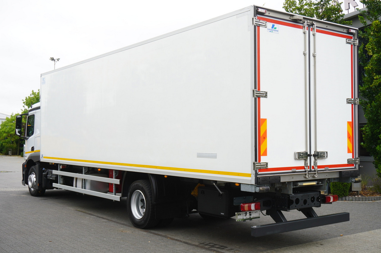 MERCEDES-BENZ Actros 1824 / Refrigerator 22 EPAL / Carrier Supra 950 / Sleeping cabin - Camion frigider: Foto 2 MERCEDES-BENZ Actros 1824 / Refrigerator 22 EPAL / Carrier Supra 950 / Sleeping cabin - Camion frigider: Foto 2