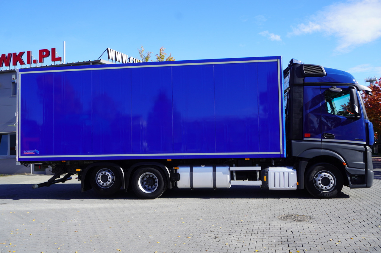 MERCEDES-BENZ Actros 2548 MP5 6×2 / Schmitz 19 EPAL refrigerator / 2023 - Camion frigider: Foto 2 MERCEDES-BENZ Actros 2548 MP5 6×2 / Schmitz 19 EPAL refrigerator / 2023 - Camion frigider: Foto 2