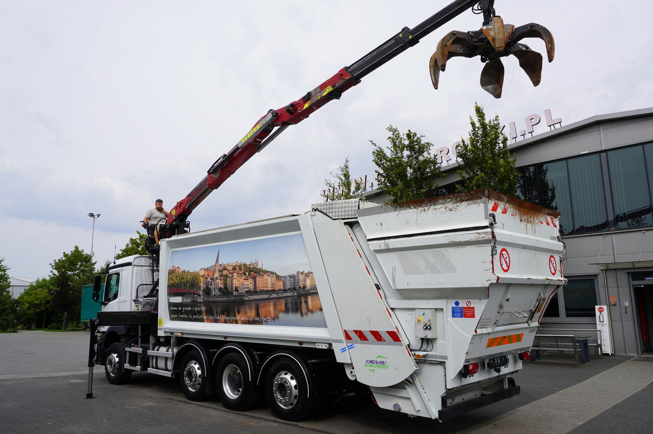 MERCEDES-BENZ Antos 3240 8x2 / Tajfun 5T crane / Farid Industries garbage truck/ 3 steered axles - Camion cu macara: Foto 2 MERCEDES-BENZ Antos 3240 8x2 / Tajfun 5T crane / Farid Industries garbage truck/ 3 steered axles - Camion cu macara: Foto 2
