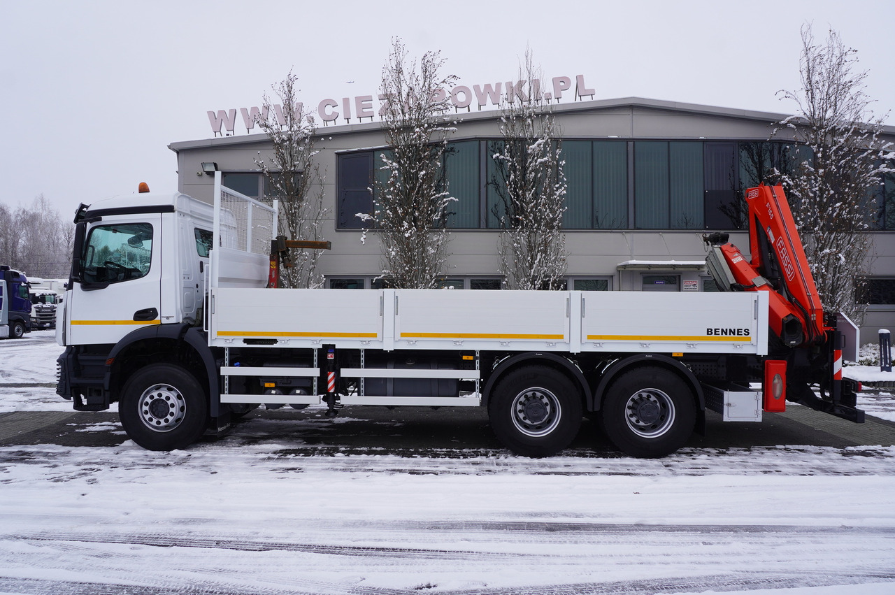 MERCEDES-BENZ Arocs 2633 flatbed truck / Crane FASSI F155A.0.23 / REMOTE CONTROL / 230,000 km - Camion platformă, Camion cu macara: Foto 2 MERCEDES-BENZ Arocs 2633 flatbed truck / Crane FASSI F155A.0.23 / REMOTE CONTROL / 230,000 km - Camion platformă, Camion cu macara: Foto 2