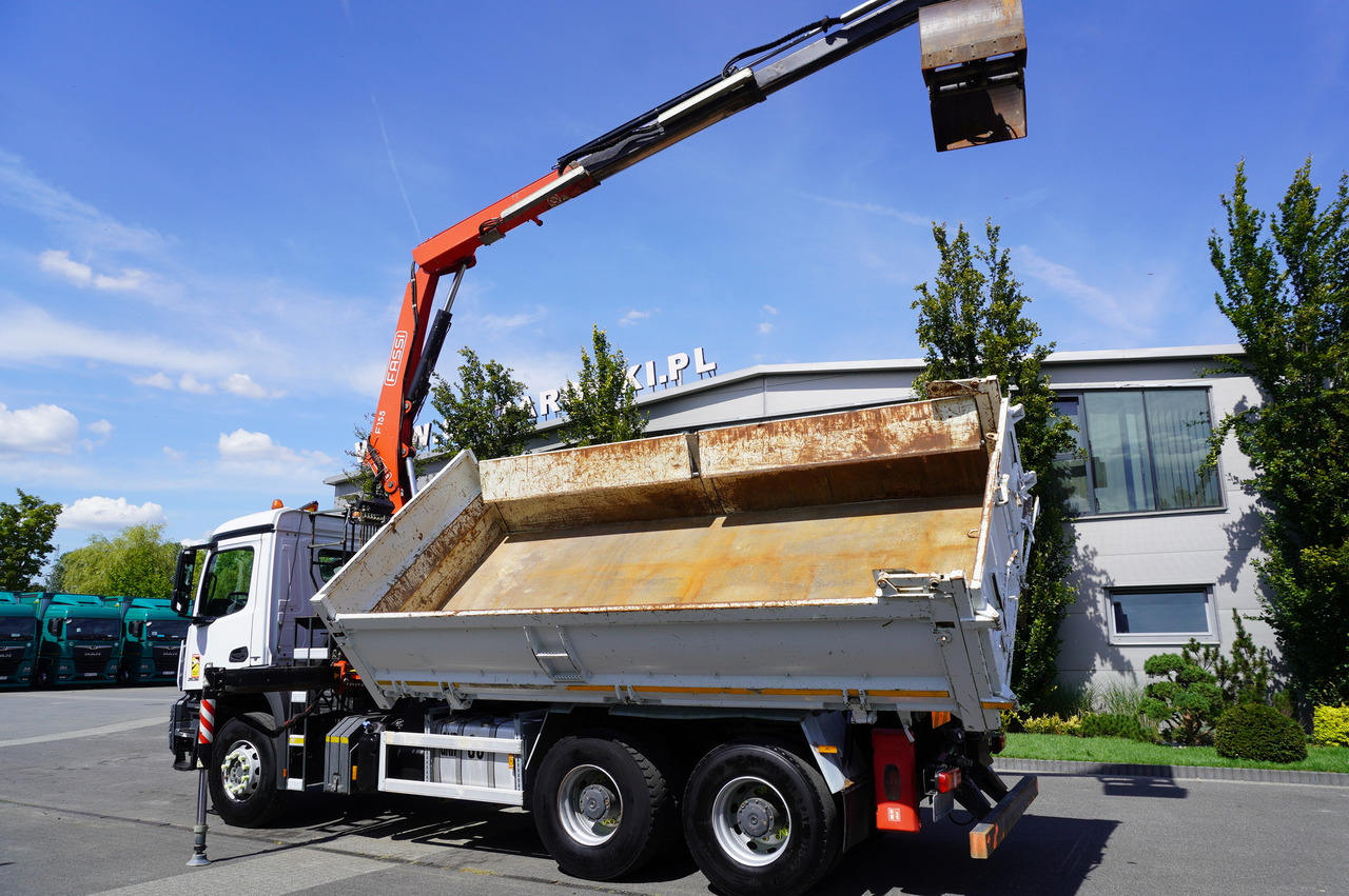 MERCEDES-BENZ Arocs 2636 / 6x4 / HDS Fassi / 3-Way Tipper / Bortmatic - Camion cu macara: Foto 3 MERCEDES-BENZ Arocs 2636 / 6x4 / HDS Fassi / 3-Way Tipper / Bortmatic - Camion cu macara: Foto 3