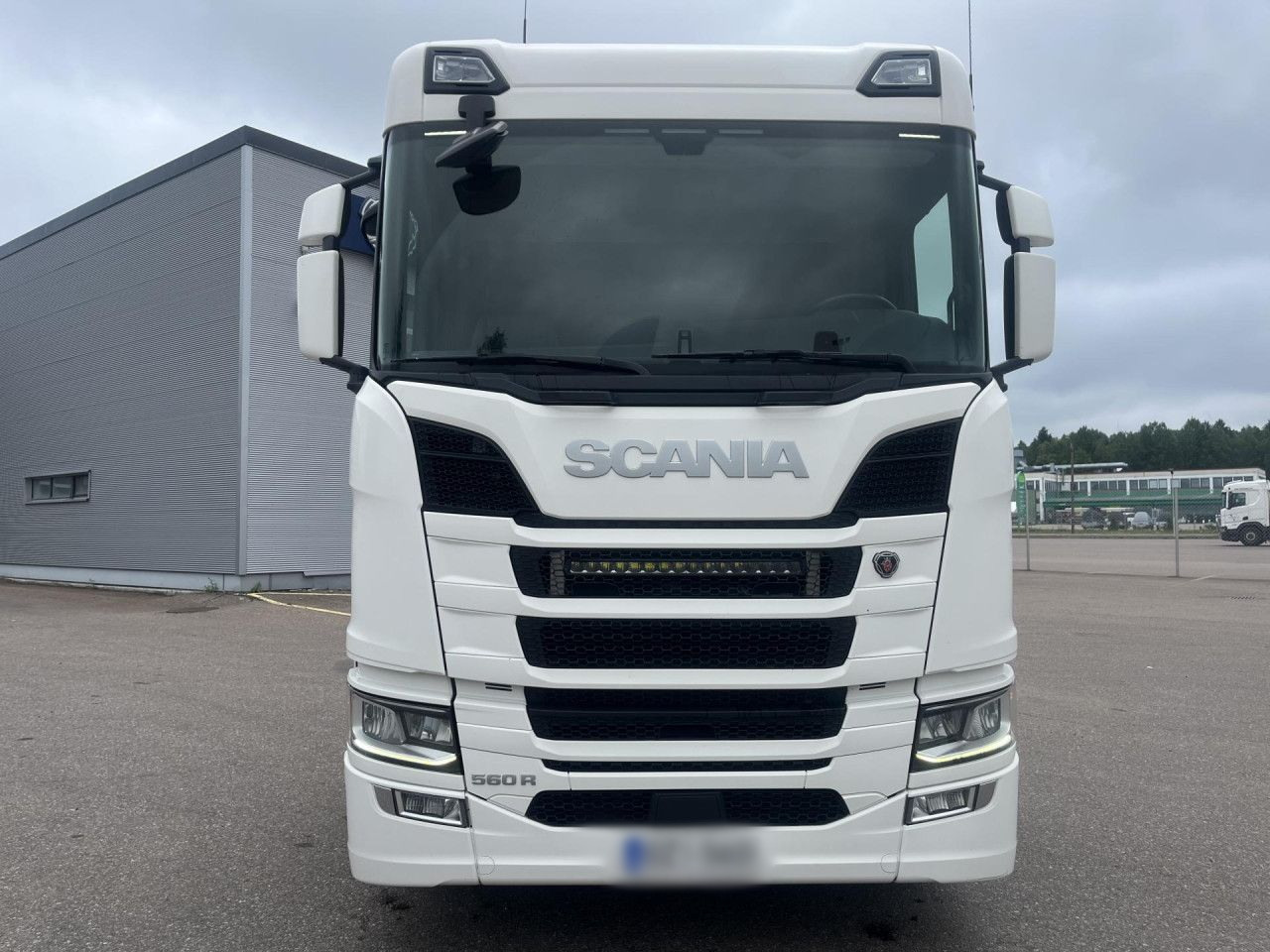 SCANIA R560 B8x4*4 / Chassis / sleeper cab / Power take-off - Camion şasiu: Foto 4 SCANIA R560 B8x4*4 / Chassis / sleeper cab / Power take-off - Camion şasiu: Foto 4