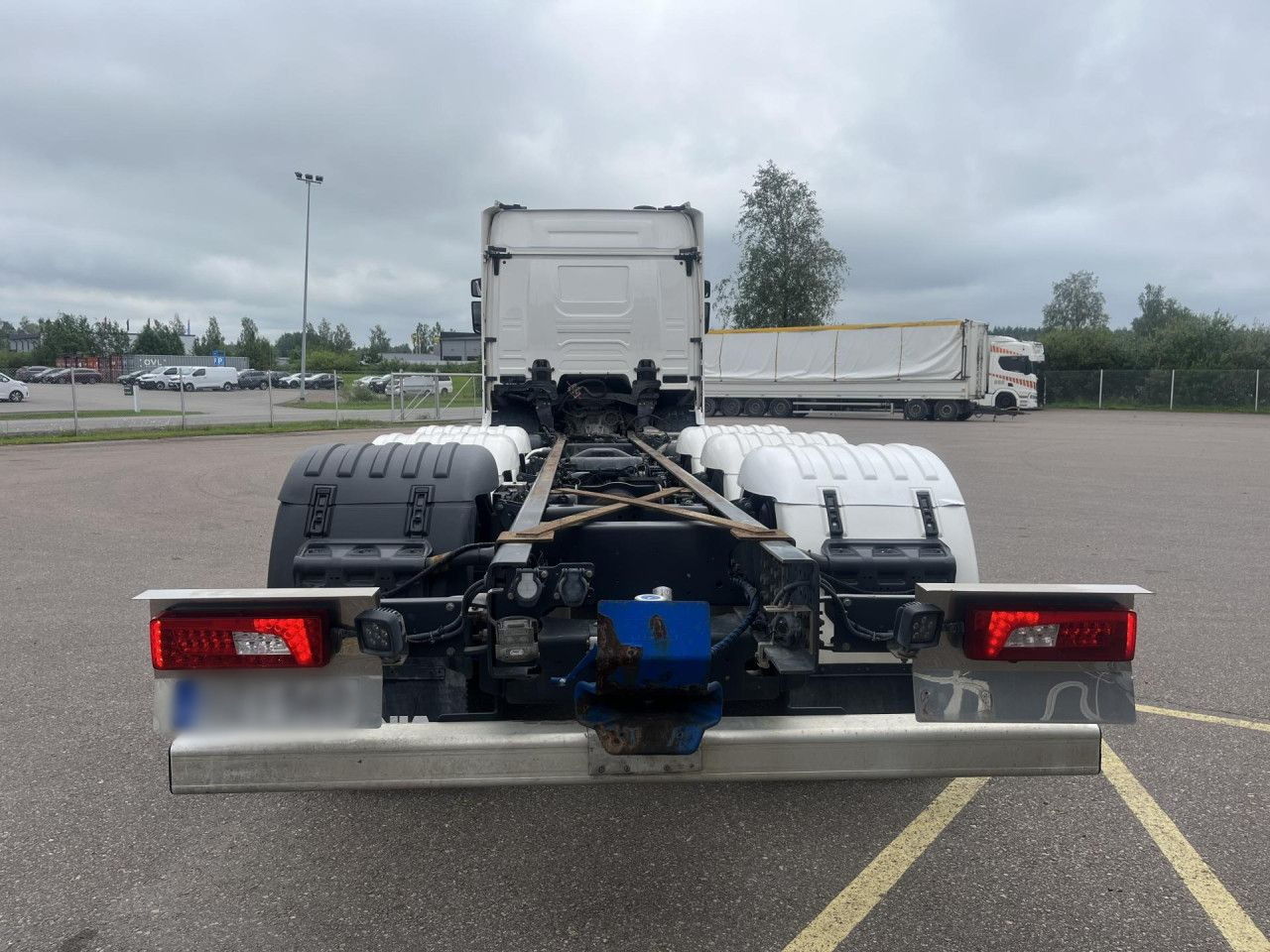 SCANIA R560 B8x4*4 / Chassis / sleeper cab / Power take-off - Camion şasiu: Foto 5 SCANIA R560 B8x4*4 / Chassis / sleeper cab / Power take-off - Camion şasiu: Foto 5