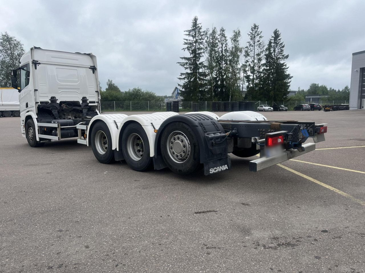 SCANIA R560 B8x4*4 / Chassis / sleeper cab / Power take-off - Camion cu macara: Foto 2 SCANIA R560 B8x4*4 / Chassis / sleeper cab / Power take-off - Camion cu macara: Foto 2