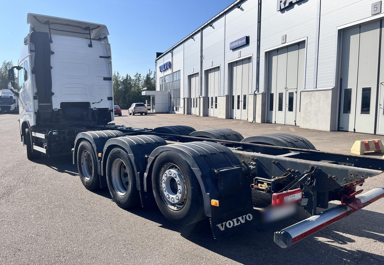 VOLVO FH 650 8x4 / Truck chassis / Sleeper cab - Camion şasiu: Foto 4 VOLVO FH 650 8x4 / Truck chassis / Sleeper cab - Camion şasiu: Foto 4