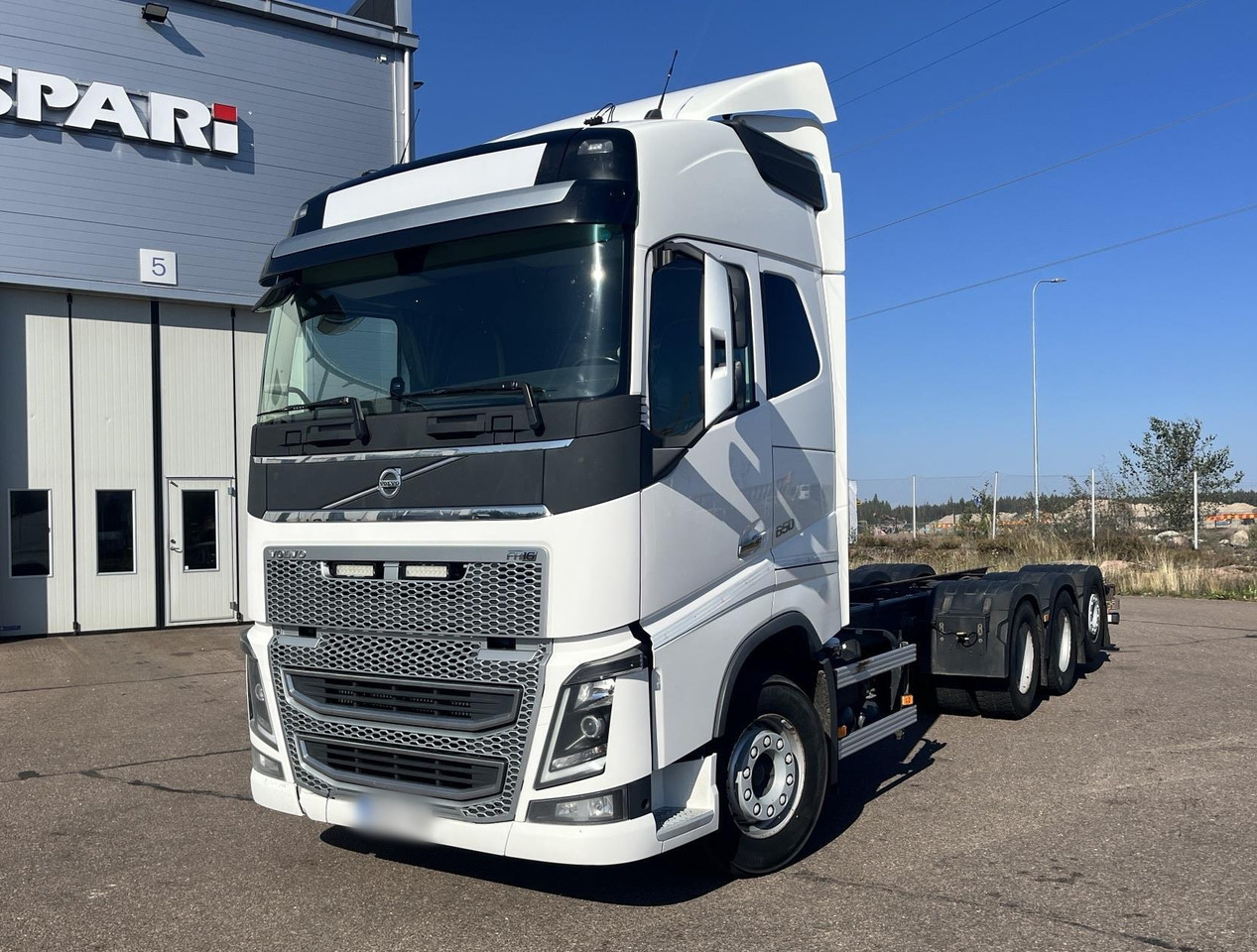 VOLVO FH 650 8x4 / Truck chassis / Sleeper cab - Camion cu macara: Foto 2 VOLVO FH 650 8x4 / Truck chassis / Sleeper cab - Camion cu macara: Foto 2