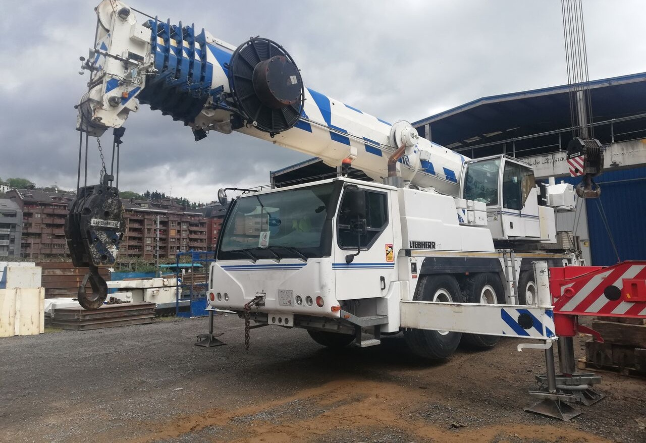 Liebherr LTM 1070 4.2 - Automacara: Foto 1 Liebherr LTM 1070 4.2 - Automacara: Foto 1