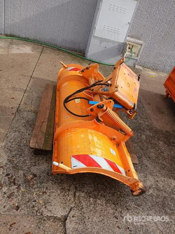 2004 Ausa M250DH X4 4x4 Snow Plow Truck - Utilaj deszăpezire: Foto 3 2004 Ausa M250DH X4 4x4 Snow Plow Truck - Utilaj deszăpezire: Foto 3