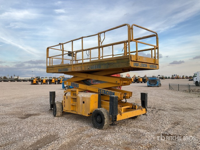 2006 Haulotte H12SXL 4x4 Diesel Scissor Lift - Platforma foarfeca: Foto 2 2006 Haulotte H12SXL 4x4 Diesel Scissor Lift - Platforma foarfeca: Foto 2