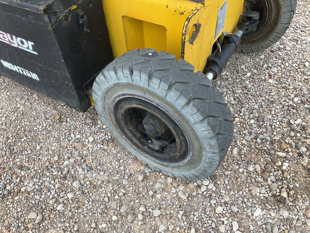 2006 Haulotte HA12IP 2WD Electric Articulating Boom Lift - Nacela articulata: Foto 5 2006 Haulotte HA12IP 2WD Electric Articulating Boom Lift - Nacela articulata: Foto 5