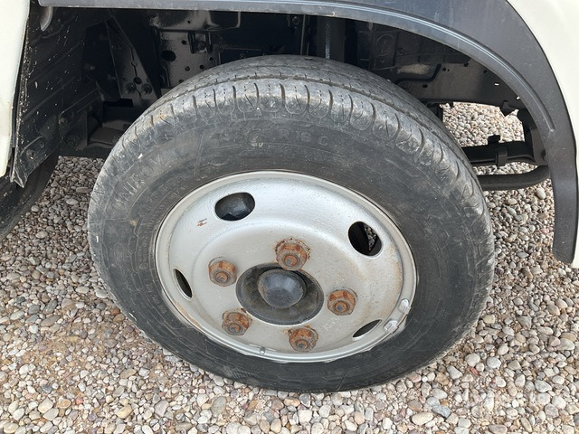 Camion platformă 2006 Isuzu NPR77 4x2 Crew Cab Flatbed Truck: Foto 6