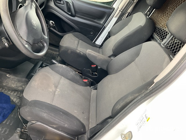 2018 Peugeot Partner BlueHDI L1 Confort Cargo Van - Autoutilitară compactă: Foto 5 2018 Peugeot Partner BlueHDI L1 Confort Cargo Van - Autoutilitară compactă: Foto 5