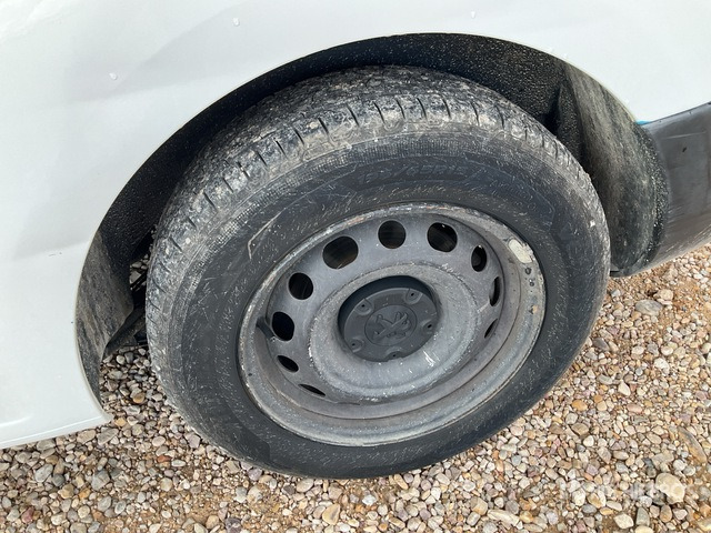 2018 Peugeot Partner BlueHDI L1 Confort Cargo Van - Autoutilitară compactă: Foto 3 2018 Peugeot Partner BlueHDI L1 Confort Cargo Van - Autoutilitară compactă: Foto 3