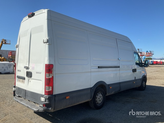 2014 Iveco Daily 35S15 Van Truck - Autoutilitară: Foto 3 2014 Iveco Daily 35S15 Van Truck - Autoutilitară: Foto 3