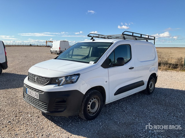 2019 Peugeot Partner Cargo Van - Autoutilitară: Foto 1 2019 Peugeot Partner Cargo Van - Autoutilitară: Foto 1