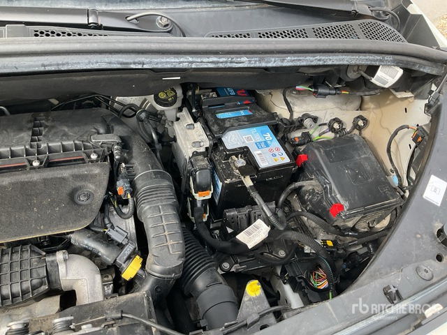 2019 Peugeot Partner Cargo Van - Autoutilitară: Foto 5 2019 Peugeot Partner Cargo Van - Autoutilitară: Foto 5