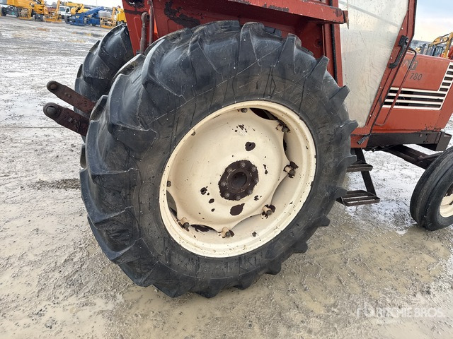 1983 Fiat 780 2WD Tractor - Tractor agricol: Foto 4 1983 Fiat 780 2WD Tractor - Tractor agricol: Foto 4