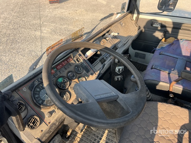 1989 Renault S170 4x2 Vacuum Tanker Truck - Maşină pentru vidanjări: Foto 4 1989 Renault S170 4x2 Vacuum Tanker Truck - Maşină pentru vidanjări: Foto 4