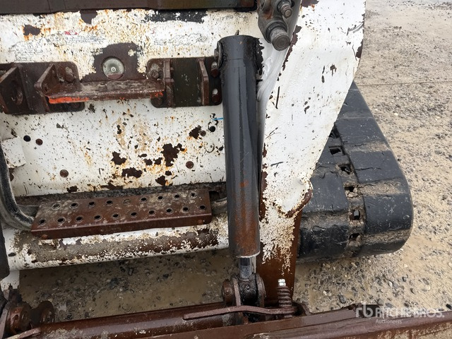 2003 Bobcat T300 Compact Track Loader - Mini încărcător pe şenile: Foto 4 2003 Bobcat T300 Compact Track Loader - Mini încărcător pe şenile: Foto 4