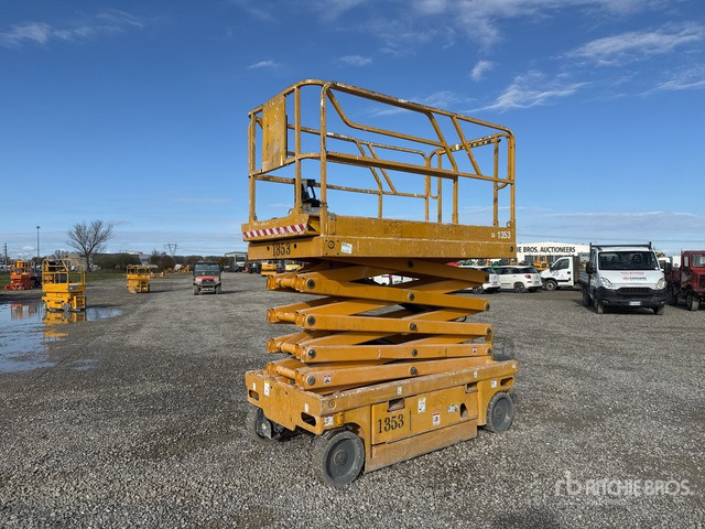 2007 Haulotte Compact12 Electric Scissor Lift - Platforma foarfeca: Foto 1 2007 Haulotte Compact12 Electric Scissor Lift - Platforma foarfeca: Foto 1