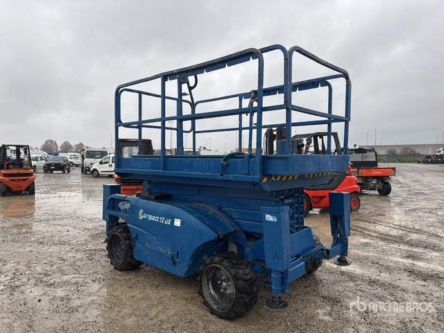 2010 Haulotte Compact12DX Diesel (Inoperable) Scissor Lift - Platforma foarfeca: Foto 2 2010 Haulotte Compact12DX Diesel (Inoperable) Scissor Lift - Platforma foarfeca: Foto 2