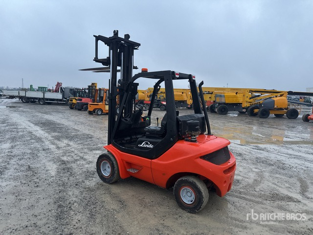 2010 Linde H30 3000 kg Forklift - Motostivuitor: Foto 2 2010 Linde H30 3000 kg Forklift - Motostivuitor: Foto 2
