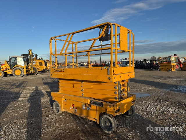 2016 Haulotte Compact12 Electric (Inoperable) Scissor Lift - Platforma foarfeca: Foto 1 2016 Haulotte Compact12 Electric (Inoperable) Scissor Lift - Platforma foarfeca: Foto 1