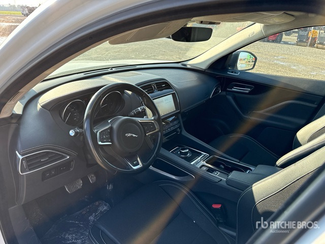 2018 Jaguar F-Pace 2.0d I4 132KW R-SPORT AWD SUV - SUV: Foto 5 2018 Jaguar F-Pace 2.0d I4 132KW R-SPORT AWD SUV - SUV: Foto 5