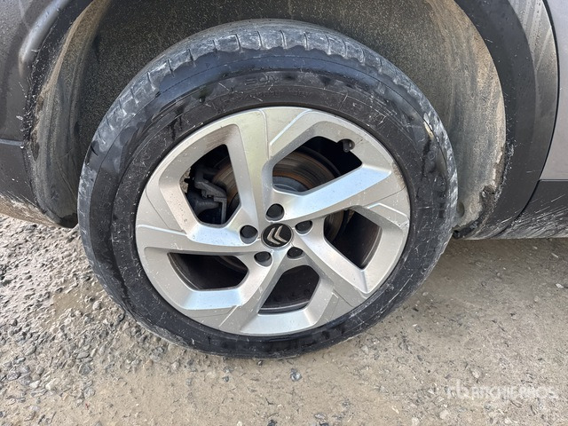 2022 Citroen C5 Aircross BLUEHDI 130 SES BUSINESS SUV - SUV: Foto 4 2022 Citroen C5 Aircross BLUEHDI 130 SES BUSINESS SUV - SUV: Foto 4