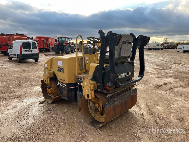 2005 Cat CB224E Compacteur Vibrant Tandem (Inop ... Double Drum Roller - Cilindru compactor pentru asfalt: Foto 2 2005 Cat CB224E Compacteur Vibrant Tandem (Inop ... Double Drum Roller - Cilindru compactor pentru asfalt: Foto 2