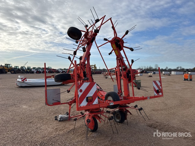 2011 Kuhn GF6502 6.5 m 3-Point 6 Rotor Faneuse Hay Tedder - Maşină de întors fânul: Foto 3 2011 Kuhn GF6502 6.5 m 3-Point 6 Rotor Faneuse Hay Tedder - Maşină de întors fânul: Foto 3