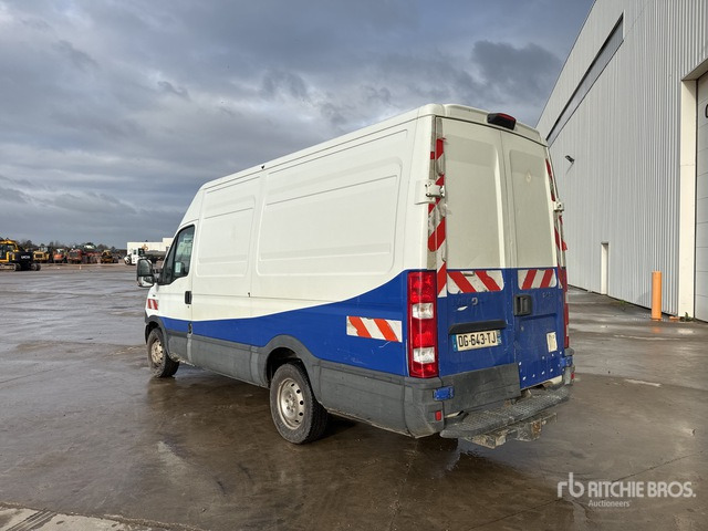 2014 Iveco 35S11 Vehicule Utilitaire Cargo Van - Autoutilitară: Foto 2 2014 Iveco 35S11 Vehicule Utilitaire Cargo Van - Autoutilitară: Foto 2