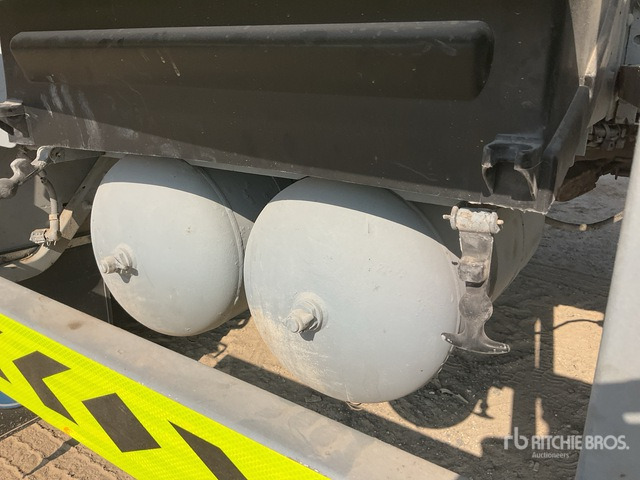 2005 Volvo FM12-380 6x4 T/A Dump Truck - Camion basculantă: Foto 4 2005 Volvo FM12-380 6x4 T/A Dump Truck - Camion basculantă: Foto 4