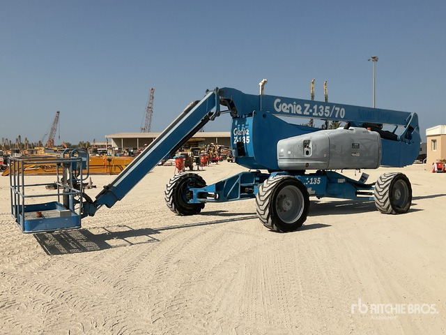 2006 Genie Z135/70 4WD Diesel Articulating Boom Lift - Nacela articulata: Foto 1 2006 Genie Z135/70 4WD Diesel Articulating Boom Lift - Nacela articulata: Foto 1