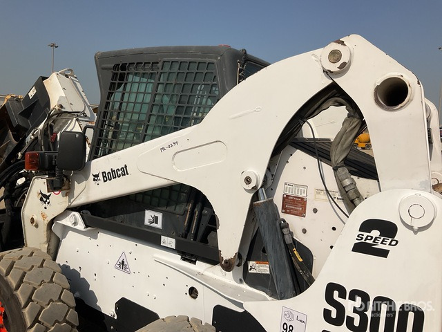 2013 Bobcat S300 Skid Steer Loader - Mini încărcător: Foto 4 2013 Bobcat S300 Skid Steer Loader - Mini încărcător: Foto 4