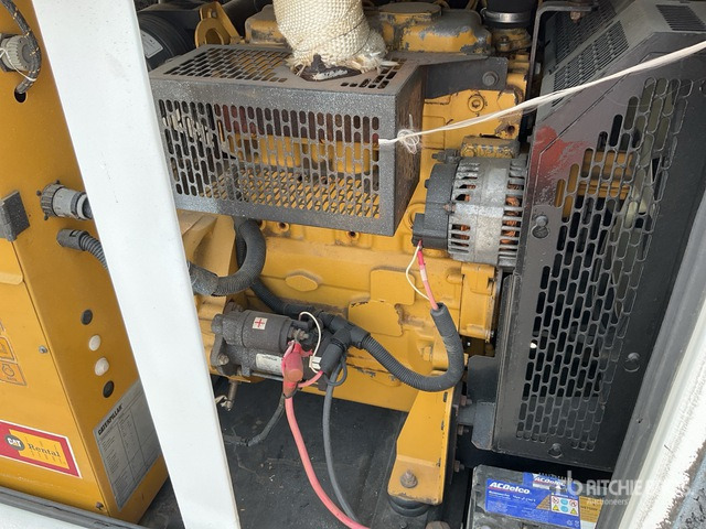 2015 Cat DE33E5 33 kVA Skid-Mounted Generator Set - Generator electric: Foto 5 2015 Cat DE33E5 33 kVA Skid-Mounted Generator Set - Generator electric: Foto 5